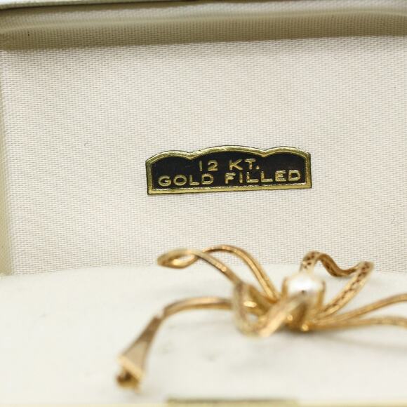 Vintage Flower Pin w Cultured Pearl 12KT Gold Filled Original Gift Box - Hey Viv - Picture 5 of 9